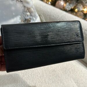 Louis Vuitton Epi wallet